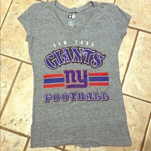 ⭐️SALE⭐️ NY Giants V-Neck super soft tee! LARGE 🏈